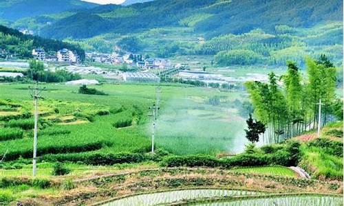 用炊烟袅袅依山傍水造句子_用炊烟袅袅依山傍水造句子怎么写